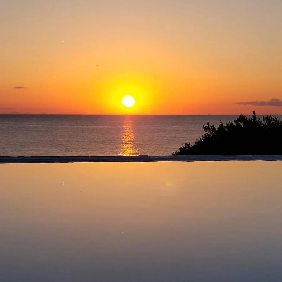 Binisamar Infinity Pool Over The Sea Binibeca Daire