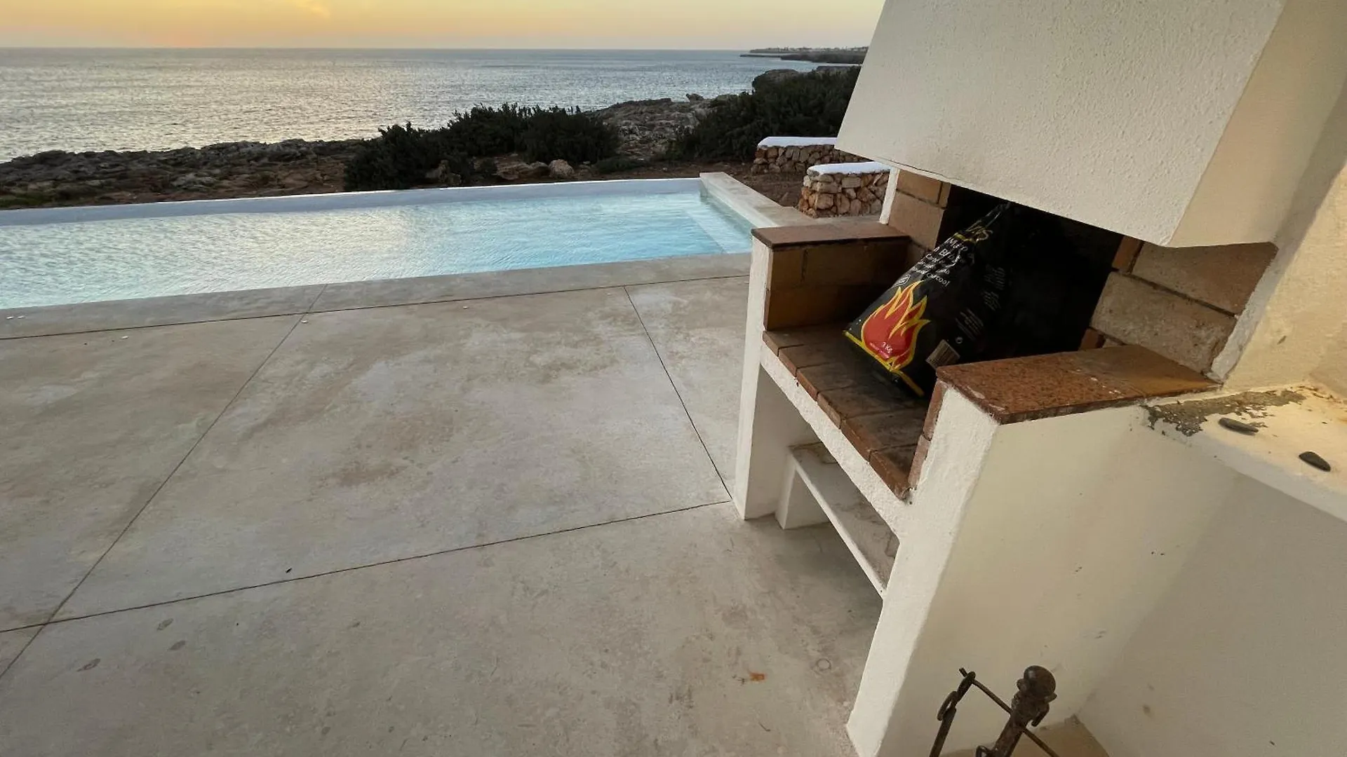 Binisamar Infinity Pool Over The Sea Binibeca Daire