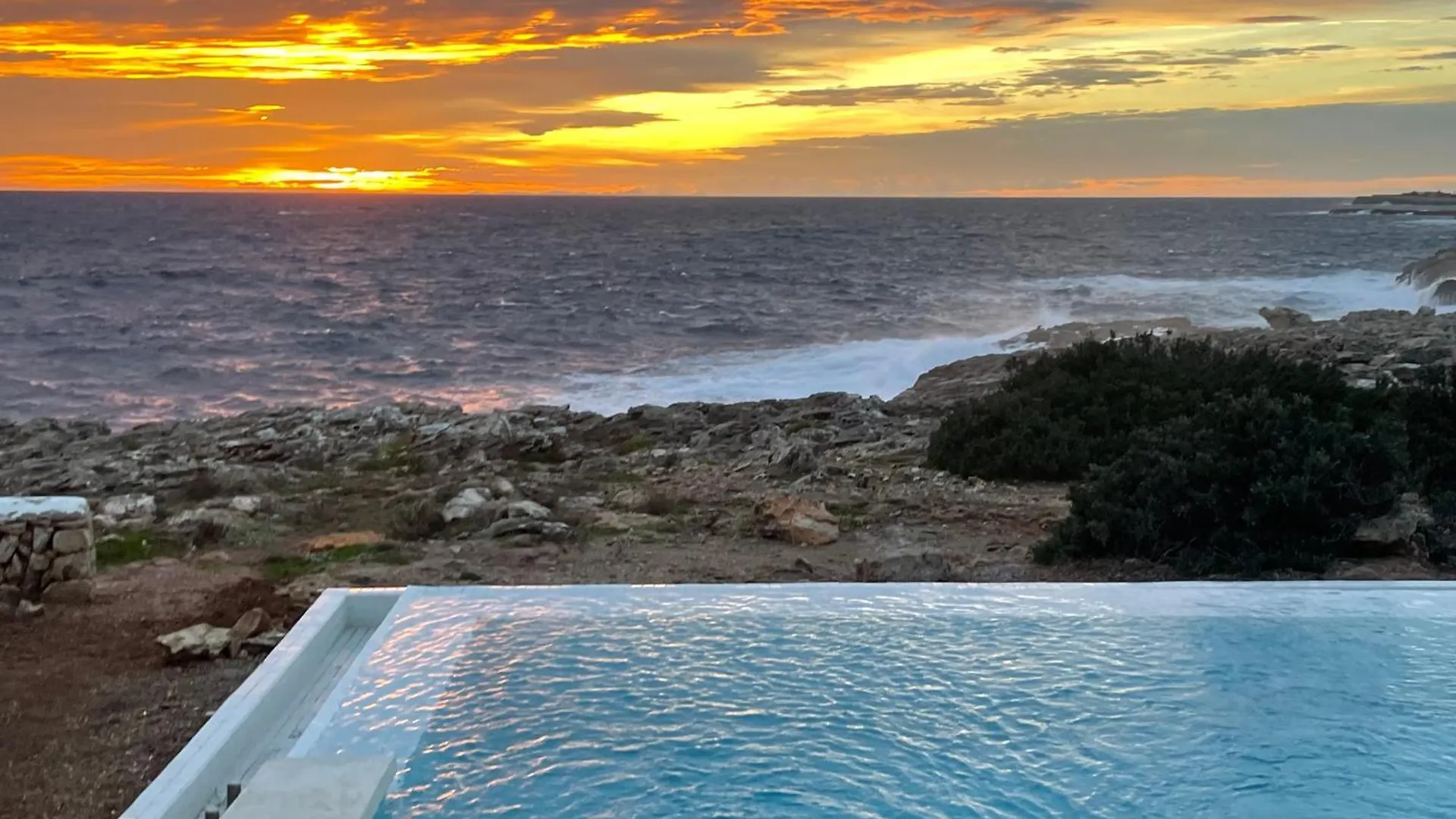 Binisamar Infinity Pool Over The Sea Binibeca