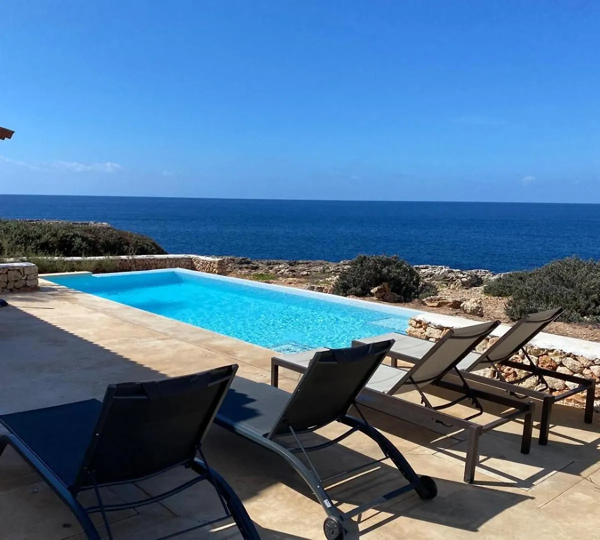 Binisamar Infinity Pool Over The Sea Binibeca İspanya